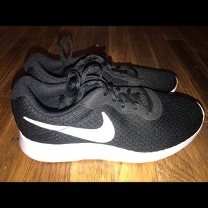 Nike shoes: Size US 8